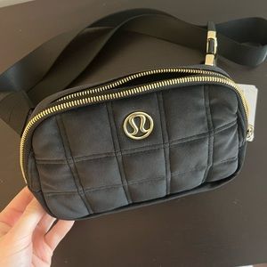 Lululemon Black Belt Bag - Velour